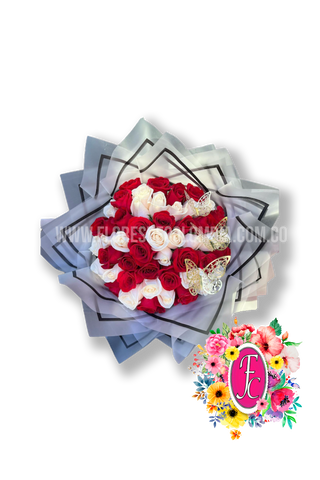 "Atlanta" Ramillete rosas rojas y blancas - Flores de Colombia